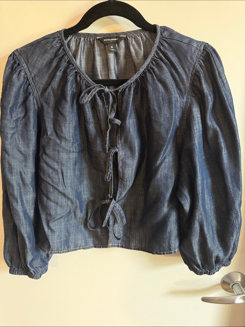 Banana Republic Blue Tie-Front Chambray Peasant Blouse Sz M Very Good Condition